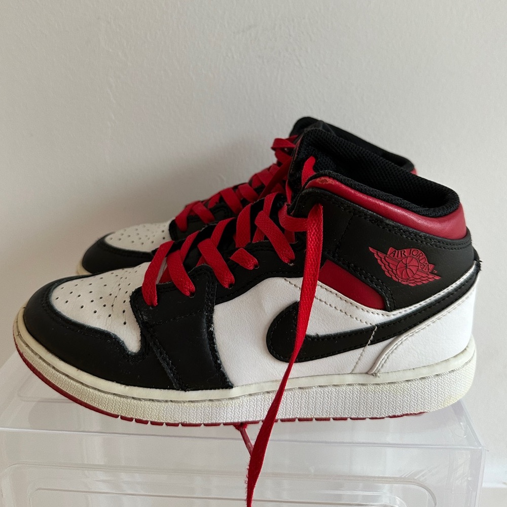Nike Air Jordan High Flyease
Size 5Y
Good used condition 
See pics